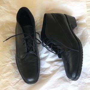 Munro comfort lace-up heeled work shoe